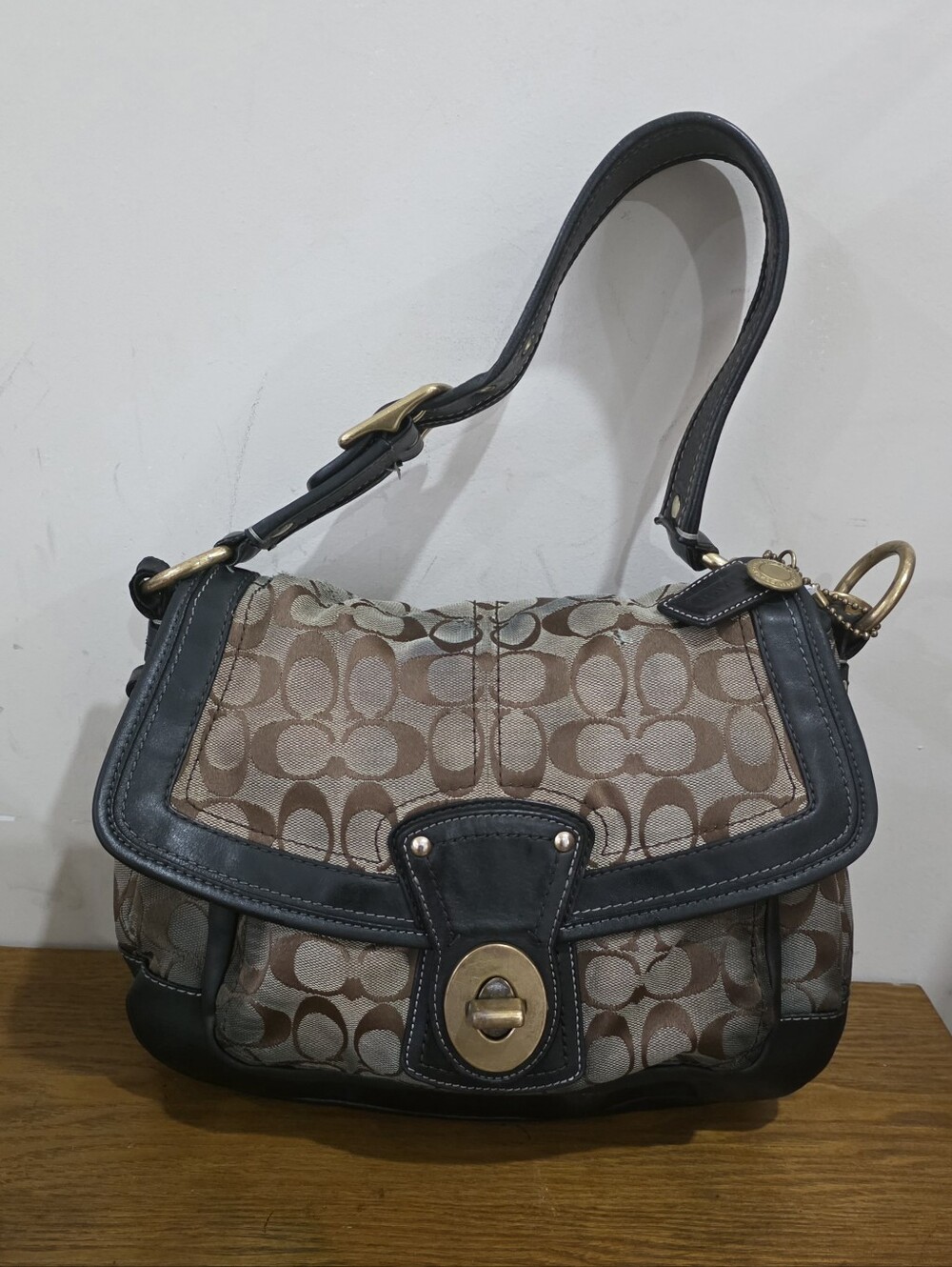 Authentic Pre-owned Coach Signature shoulder bag - Picture 3 of 13